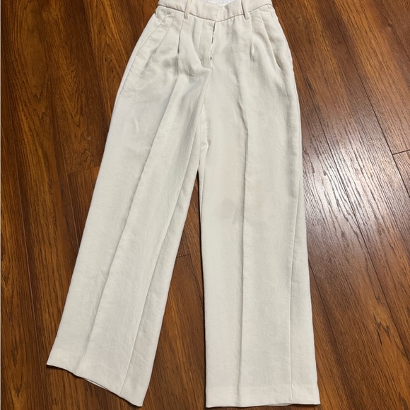 Aritzia Effortless pants - Picture 4 of 8